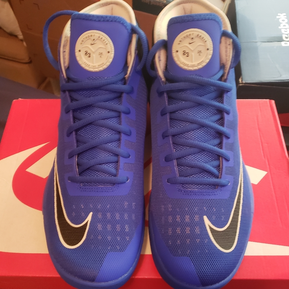 Nike Air Max Dominate  Anthony Davis Edition